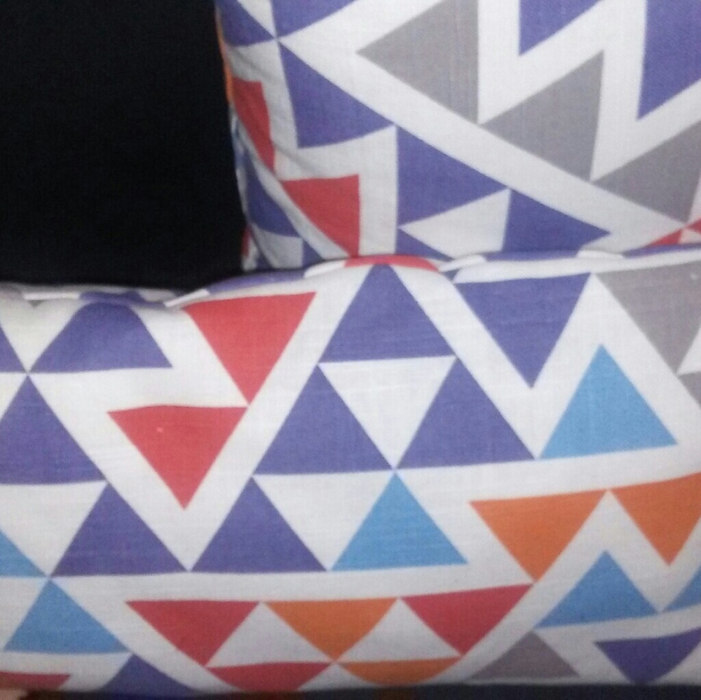 Chic throw pillows - Picture 4 of 4